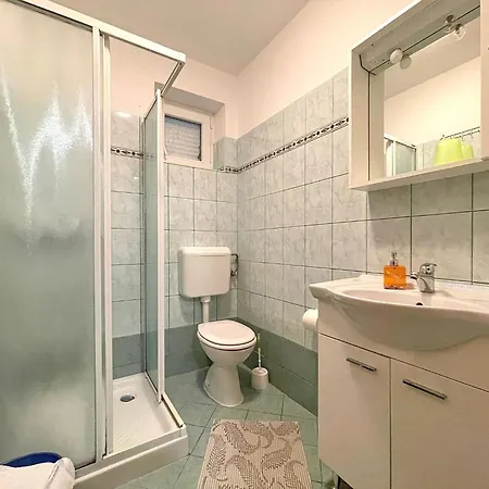 In Mit Eigener Terrasse By Interhome Apartamento *