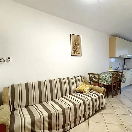 In Mit Eigener Terrasse By Interhome Apartamento Baška