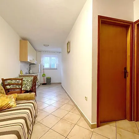 In Mit Eigener Terrasse By Interhome Apartamento