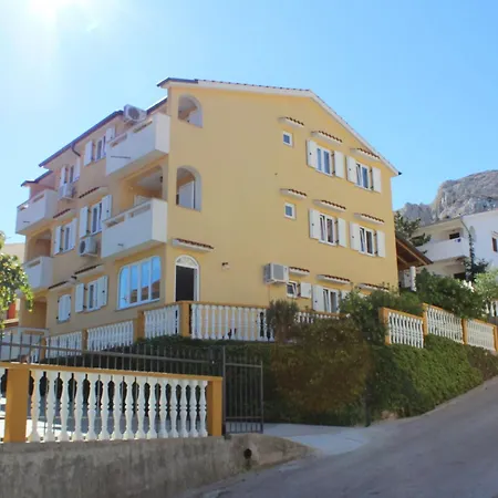 Apartamento In Mit Eigener Terrasse By Interhome