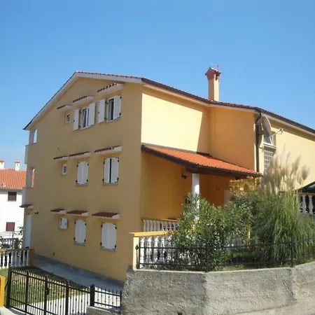 In Mit Eigener Terrasse By Interhome Διαμέρισμα