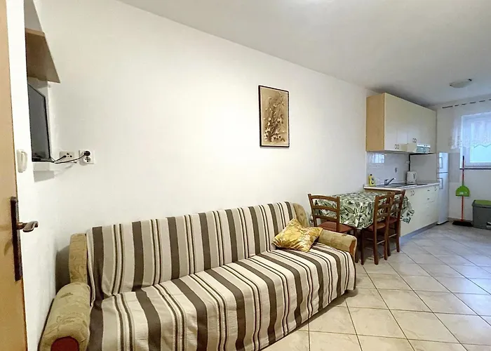 In Mit Eigener Terrasse By Interhome Lejlighed Baška