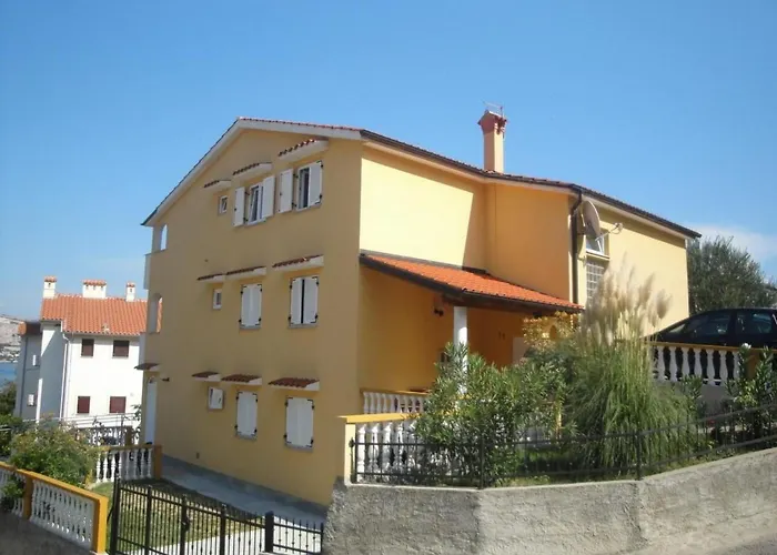 In Mit Eigener Terrasse By Interhome Lejlighed